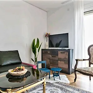 Apartment Schickes Mit Flussblick Am Medienhafen