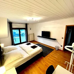 Apartment Praktisches Im Großen Haus Mit Garten
